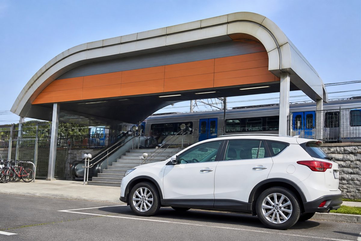 bayswater station guide: parking, accessibility, bike storage and pick-up points
